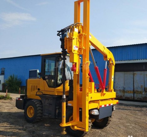 小型液壓打樁機(jī)