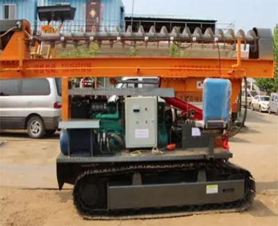 履帶地基打樁機(jī)可以在水上或斜坡上工作