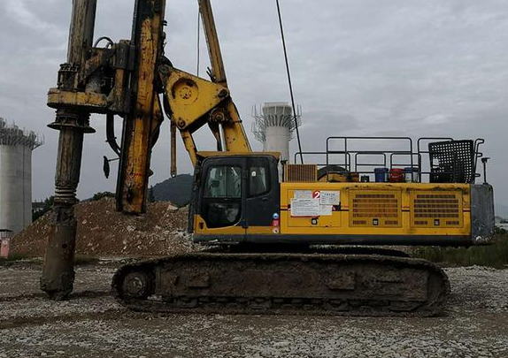 如何在旋挖鉆機(jī)施工時(shí)進(jìn)行減震