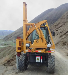 公路護(hù)欄小四輪打樁機(jī)
