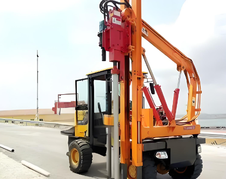 選擇護(hù)欄打樁機(jī)廠家應(yīng)該注意什么？