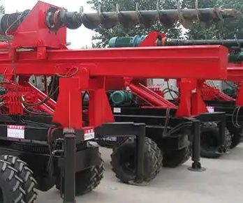 輪式光伏打樁機(jī)工作流程